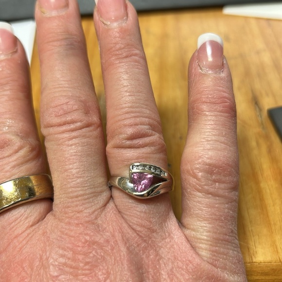 274565 10k white gold with White and pink sapphire - Picture 4 of 4